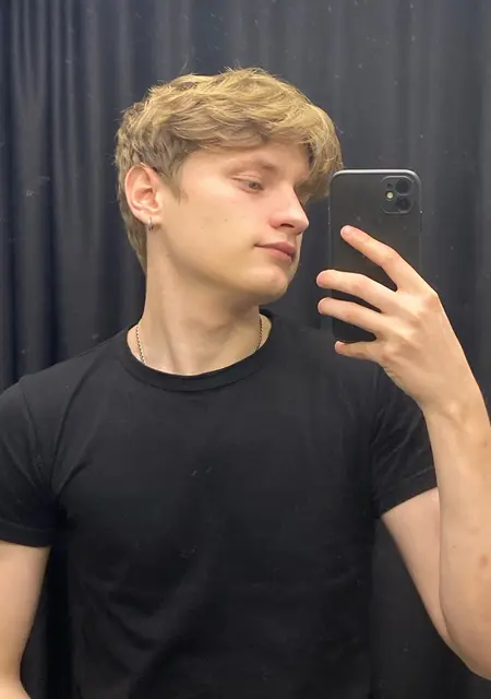 Я Георг, 18, из Светлограда, ищу знакомство для приятного времяпровождения