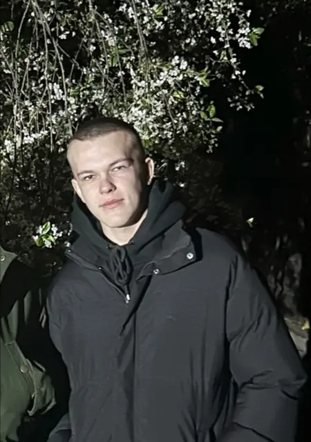 Дениска из Брянска, ищу на сайте знакомства на одну ночь