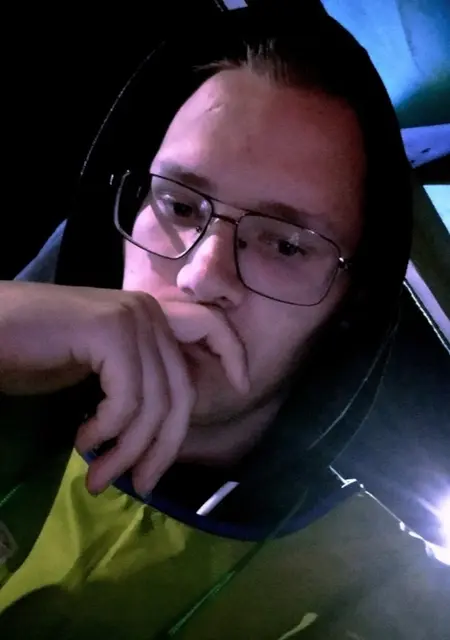 Роман из Волгограда, ищу на сайте знакомства на одну ночь