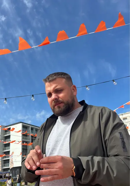 Владимир из Гатчины, ищу на сайте знакомства на одну ночь