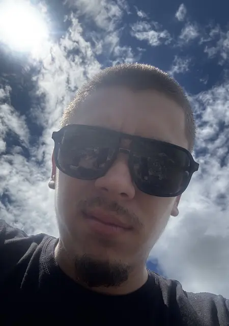 Я Виталий, 21, из Учалов, ищу знакомства на одну ночь
