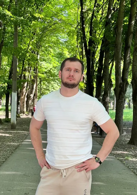 Я Ренат, 32, знакомлюсь без обязательств в Владикавказе