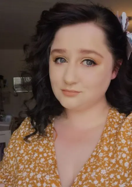 I'm Lizzie, 24, looking to meet in London