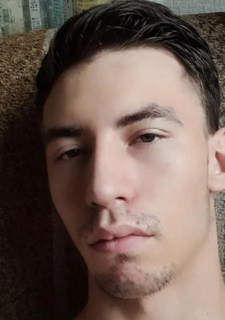 Владислав из Минусинска, мне 21, познакомлюсь для приятного времяпровождения