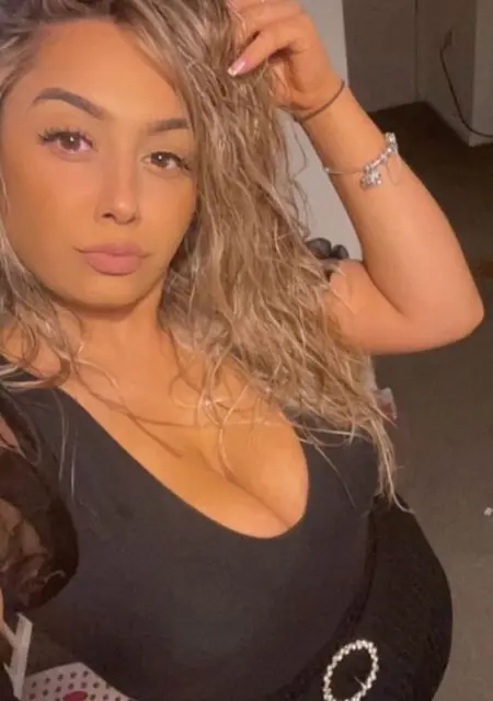 I'm Caths, 21, looking to meet in London