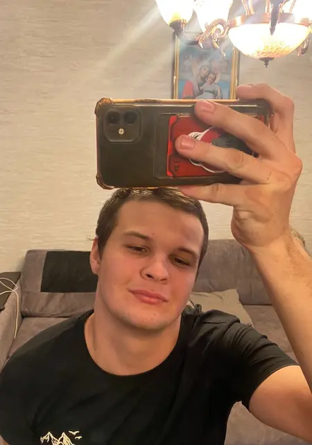 Иван из Геленджика, мне 22, познакомлюсь без обязательств