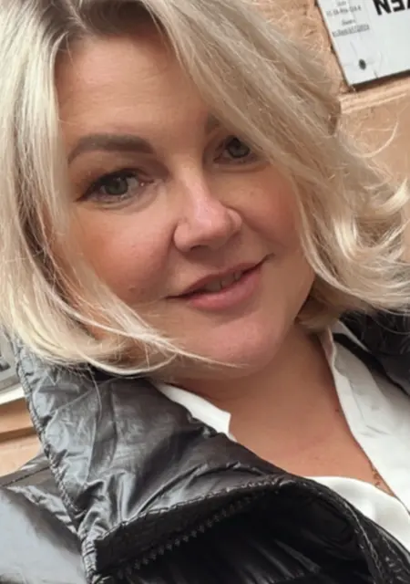 Я Лидия, 41, знакомлюсь на одну ночь в Санкт-Петербурге