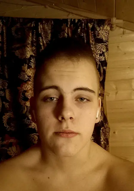Я Георгий, 20, из Петрозаводска, ищу знакомства без обязательств
