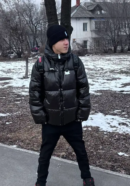 Я Влад, 19, знакомлюсь без обязательств в Артеме