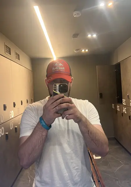 Alex из Челябинска, мне 30, познакомлюсь на одну ночь