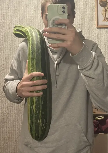 Я Руслан, 20, из Казани, ищу знакомства на одну ночь