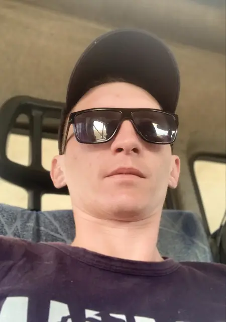 Андрей из Саратова, ищу на сайте знакомства на одну ночь