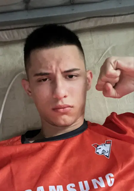 Я Матвей, 18, из Липецка, ищу знакомство для постоянных отношений