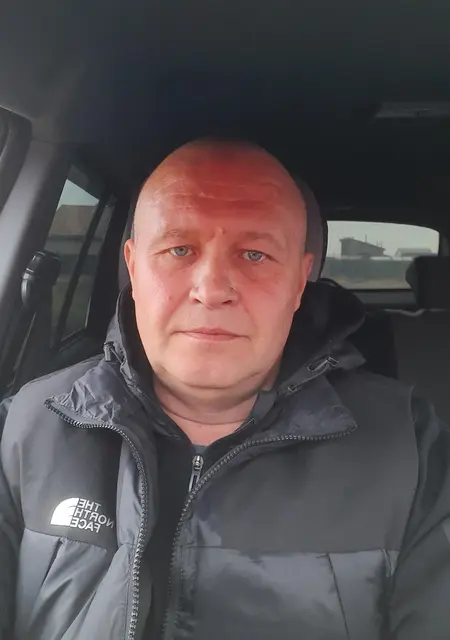 Виталий из Шарыпова, мне 51, познакомлюсь на одну ночь