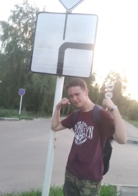 Я Максимельян, 20, из Саратова, ищу знакомство для приятного времяпровождения