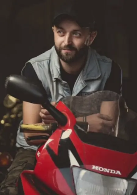 Я Колёк, 33, из Ульяновска, ищу знакомство для приятного времяпровождения