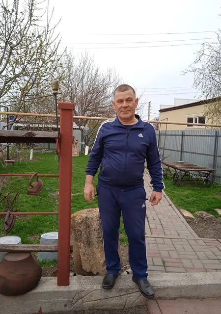 Виталик из Морозовска, мне 59, познакомлюсь на одну ночь