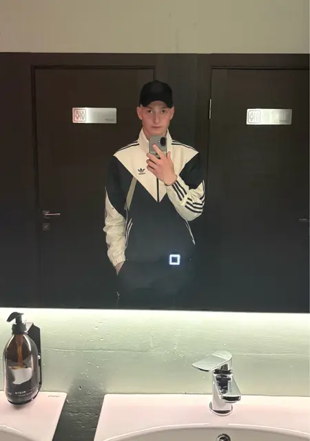 Я Ярослав, 20, из Моздока, ищу знакомство для постоянных отношений