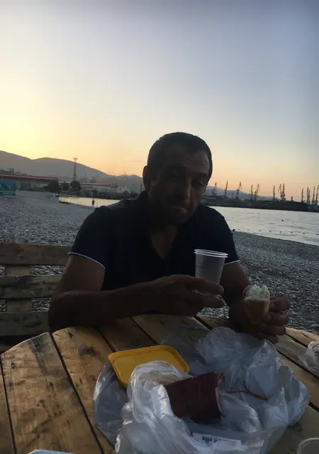 Я Артём, 25, из Белореченска, ищу знакомства на одну ночь