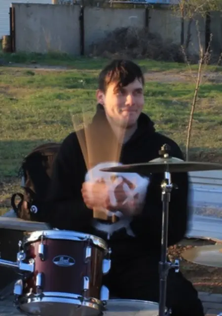 Я Александр, 30, из Волжского, ищу знакомства без обязательств