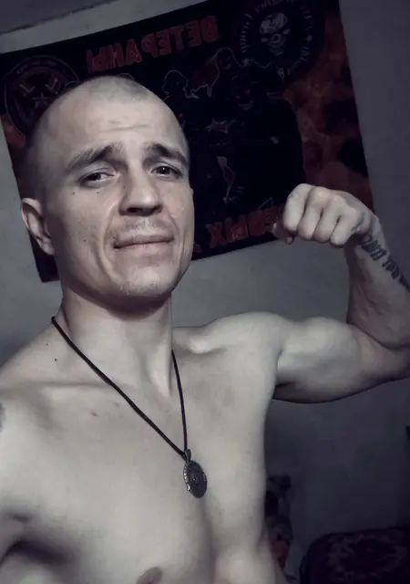 Я Артём, 28, знакомлюсь без обязательств в Владивостоке