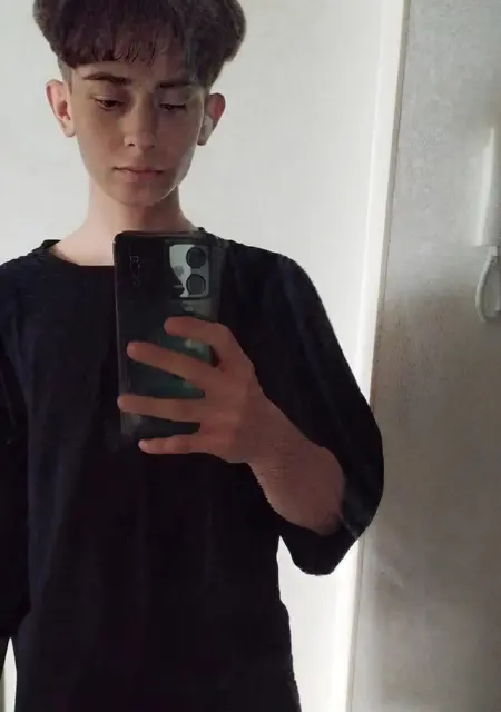 Я Artem, 19, знакомлюсь без обязательств в Волжском