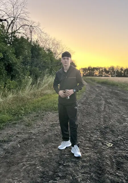 Славик из Нового Оскола, мне 21, познакомлюсь для вирта