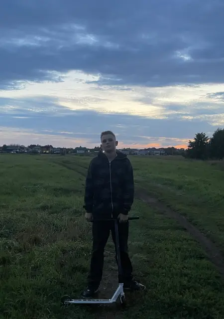 Вовчик из Москвы, мне 19, познакомлюсь на одну ночь