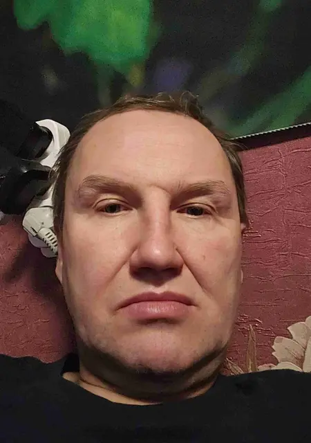 Илья из Екатеринбурга, мне 44, познакомлюсь для приятного времяпровождения