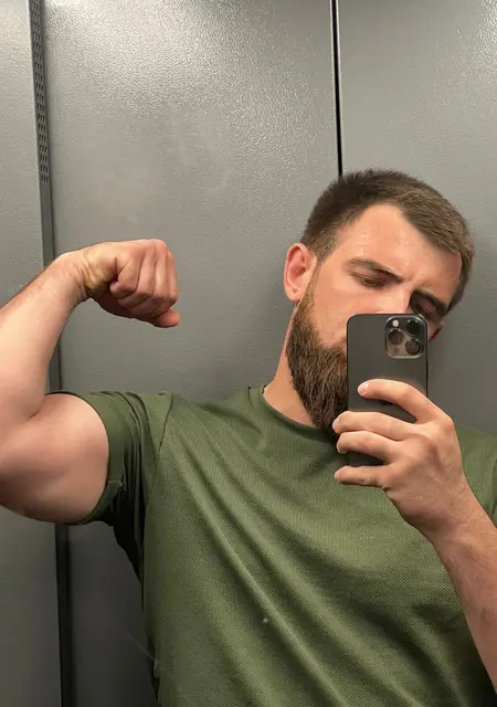 Я Moderated, 25, из Грозного, ищу знакомства на одну ночь