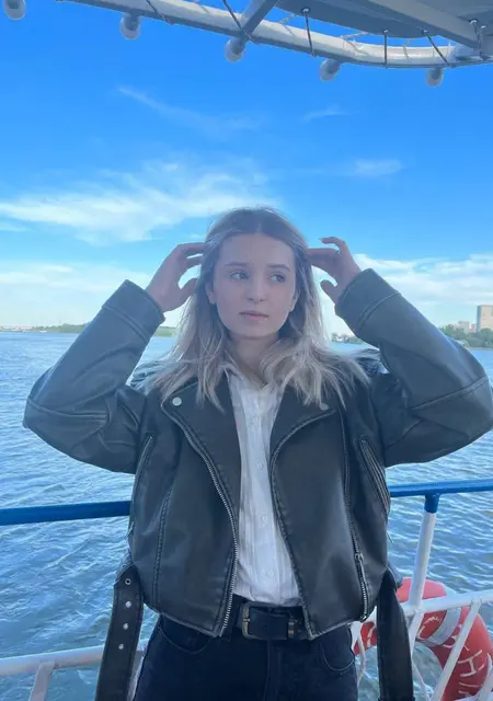 Я Кира, 19, из Волгограда, ищу знакомства на одну ночь