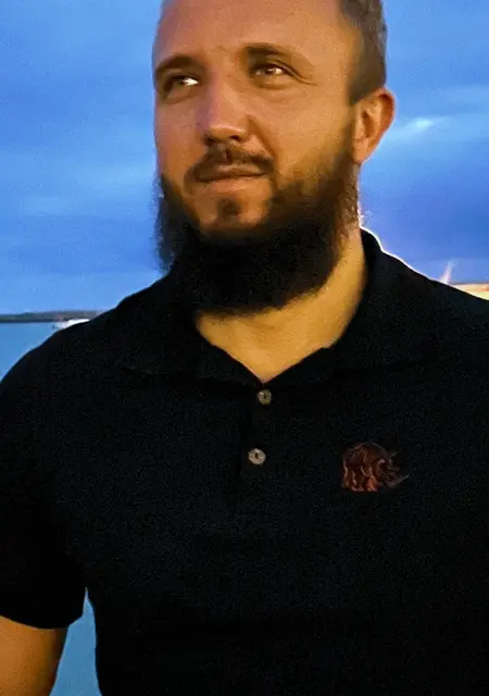 Я Олег, 30, из Краснодара, ищу знакомства на одну ночь