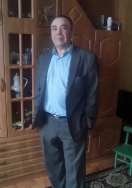 Геннадий из Челябинска, мне 55, познакомлюсь для приятного времяпровождения