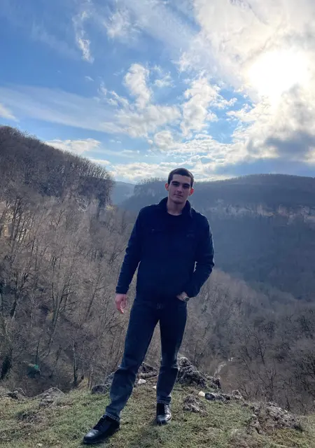 Я Ислам, 20, из Майкопа, ищу знакомство для приятного времяпровождения