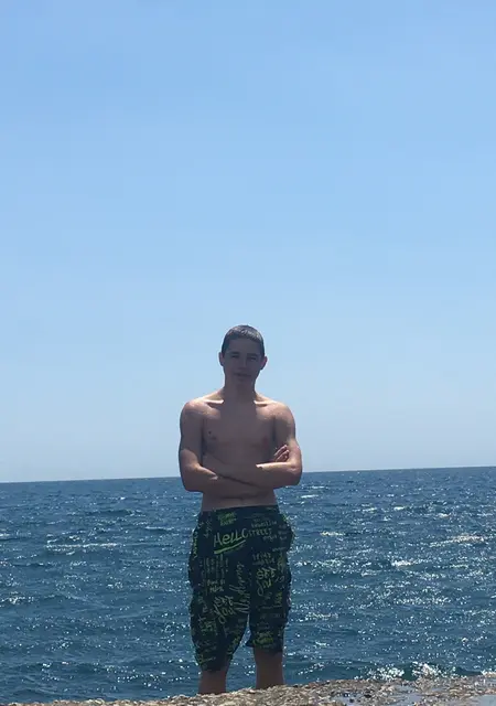 Данил из Ялты, мне 20, познакомлюсь на одну ночь