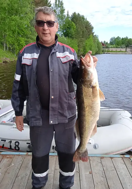 Я Игорь, 62, из Череповца, ищу знакомства без обязательств