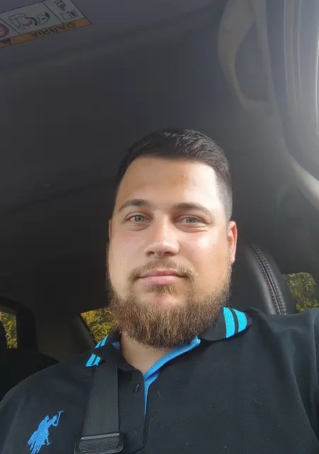 Алексей из Соснового Бора, мне 27, познакомлюсь без обязательств