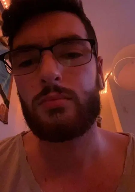 Antoine из Парижа, мне 25, познакомлюсь