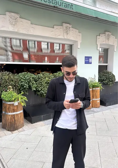 Я Эмиль, 25, знакомлюсь без обязательств в Санкт-Петербурге