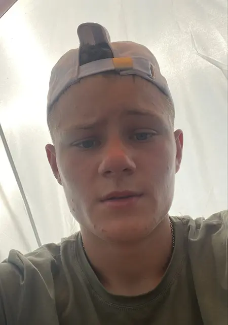 Я Игорь, 20, знакомлюсь на одну ночь в Уфе