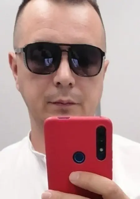 Я Влад, 43, знакомлюсь без обязательств в Уфе