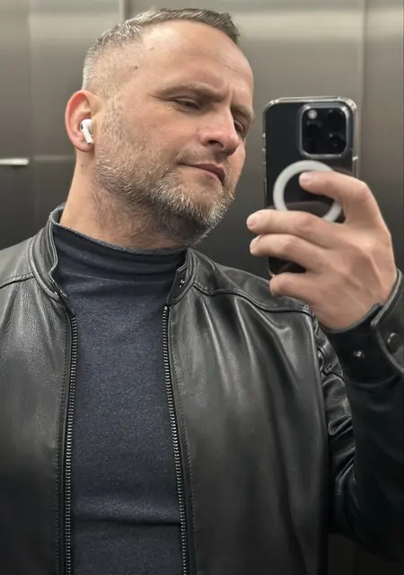 Денис из Тюмени, мне 45, познакомлюсь на одну ночь