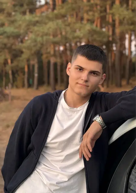 Я Кирилл, 21, из Воронежа, ищу знакомство для открытые отношения