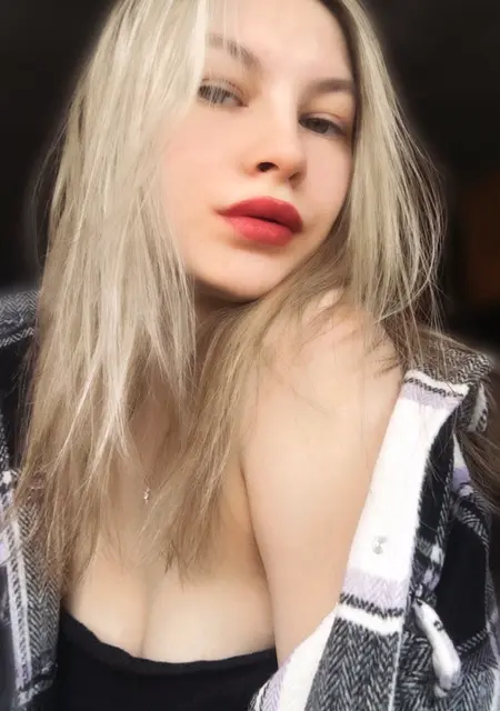 Я Алина, 24, из Владивостока, ищу знакомство для приятного времяпровождения