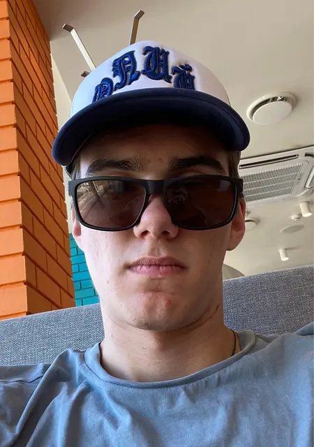 Иван из Рязани, мне 21, познакомлюсь для общения