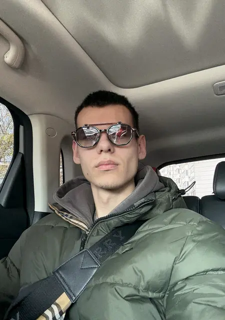 Я Владимир, 19, знакомлюсь для приятного времяпровождения в Казани