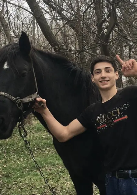 Давид из Видного, мне 23, познакомлюсь для приятного времяпровождения