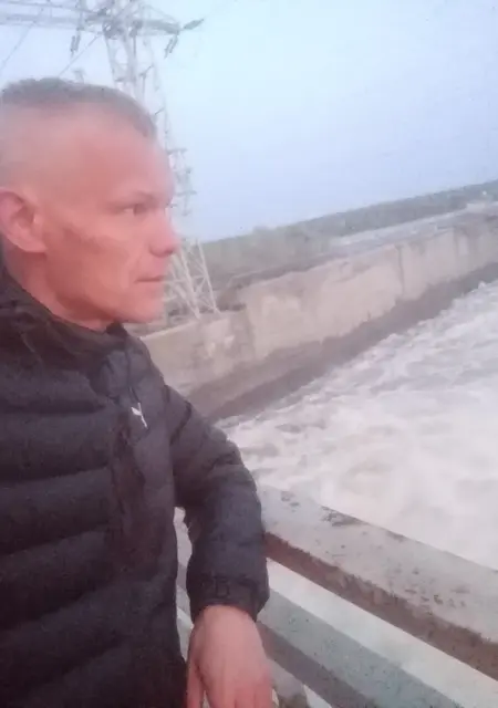 Я Дмитрий, 38, знакомлюсь на одну ночь в Кирове