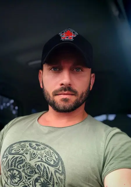 Роман из Кирова, мне 41, познакомлюсь для общения