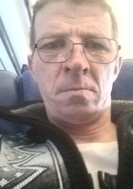 Я Сергей, 51, из Южно-Сахалинска, ищу знакомства на одну ночь